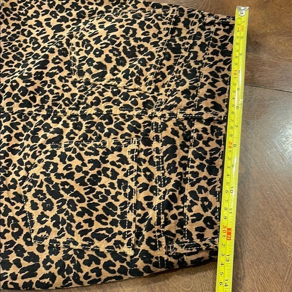 Leopard Print Mini Skirt 🖤🤎 - Picture 5 of 12